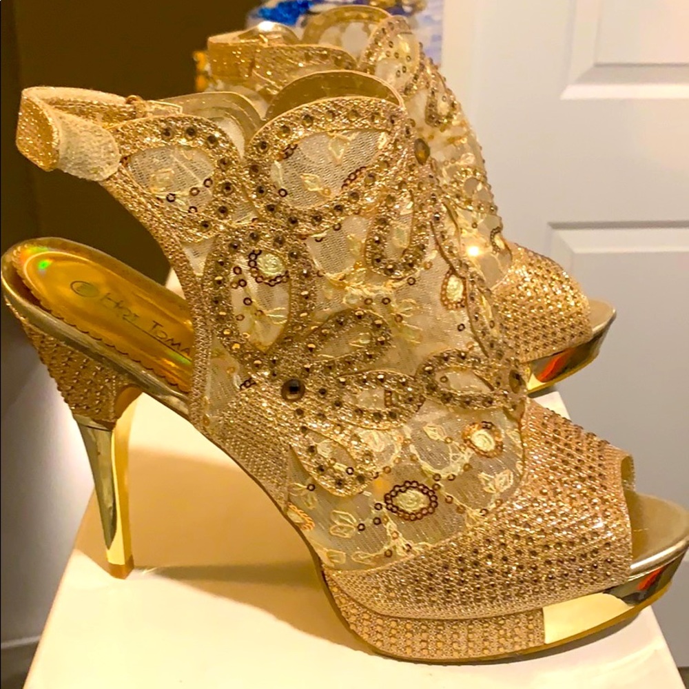 Women platform gold shoes